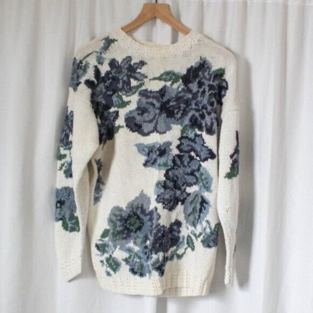 Vintage Hand Knit Long Sleeve Crew Neck Blue and Cream Floral Sweater Medium